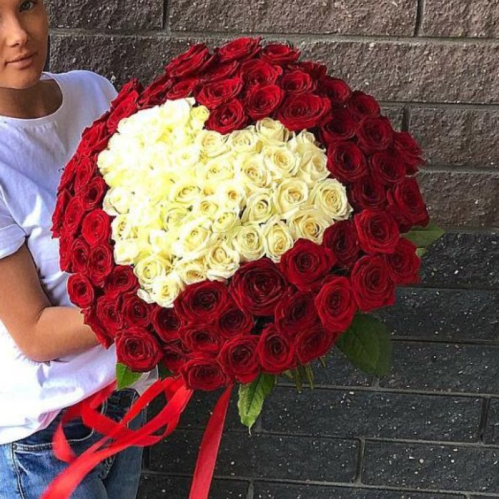101 роза "Сердце" в Эль-Фуджайре